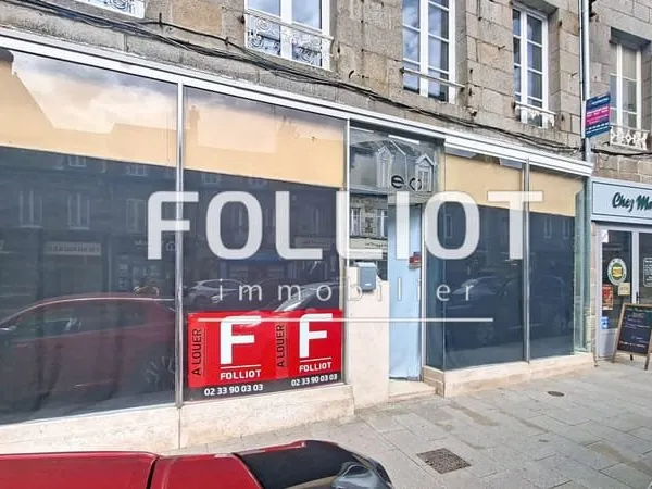 VILLEDIEU LES POELES - place de la République - Local commercial à LOUER