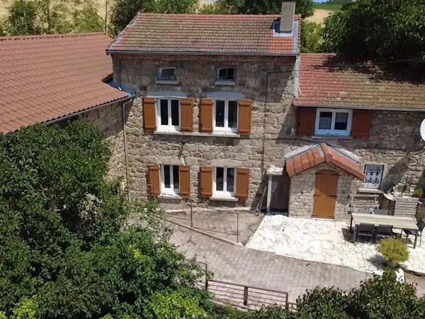 Corps de ferme grange + écurie 953m² de terrain