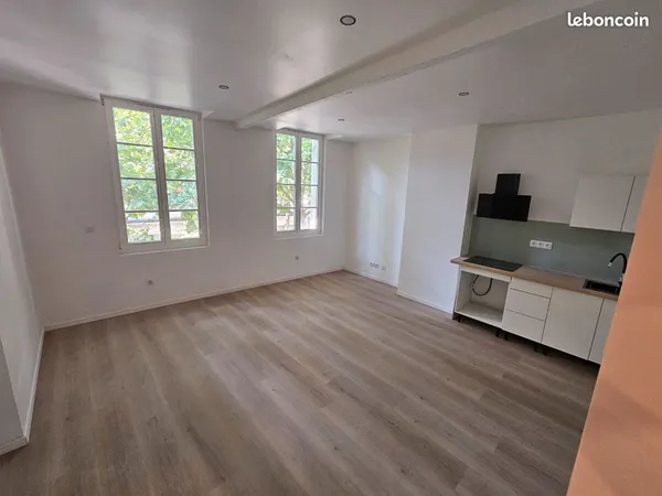 Appartement T2 rénové à louer - Centre-ville de Saintes