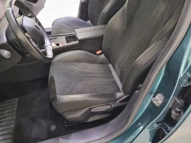 Peugeot 308 sw phev 180 e-eat8 — photo 11