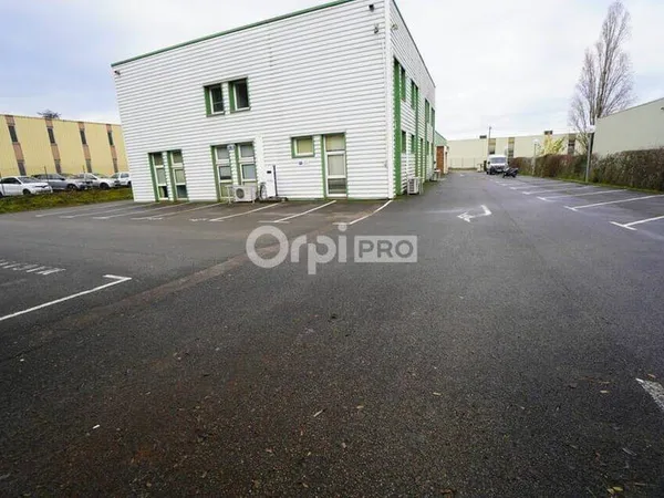 Local d'activité 828 m²