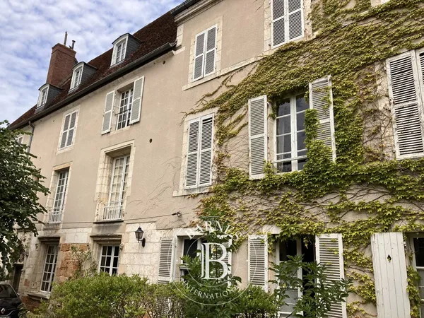 ENSEMBLE IMMOBILIER BOURGES CENTRE HISTORIQUE