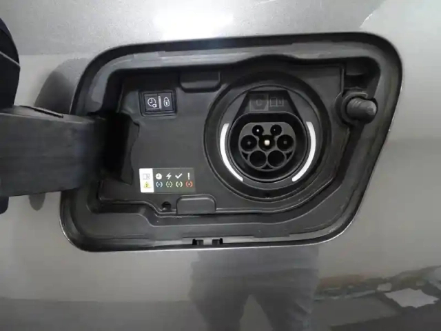Peugeot 3008 hybrid 225ch gt e-eat8 — photo 8