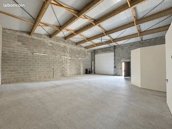 Local d'activité 150 m²
