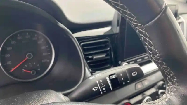 Kia Stonic 1.0 t-gdi 100 ch bvm6 — photo 23