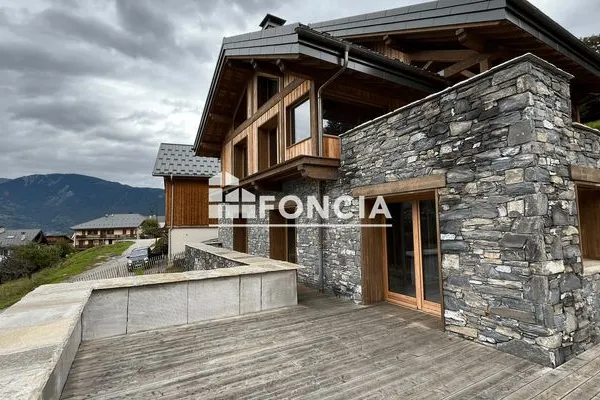 Maison 7 pièces 196 m²