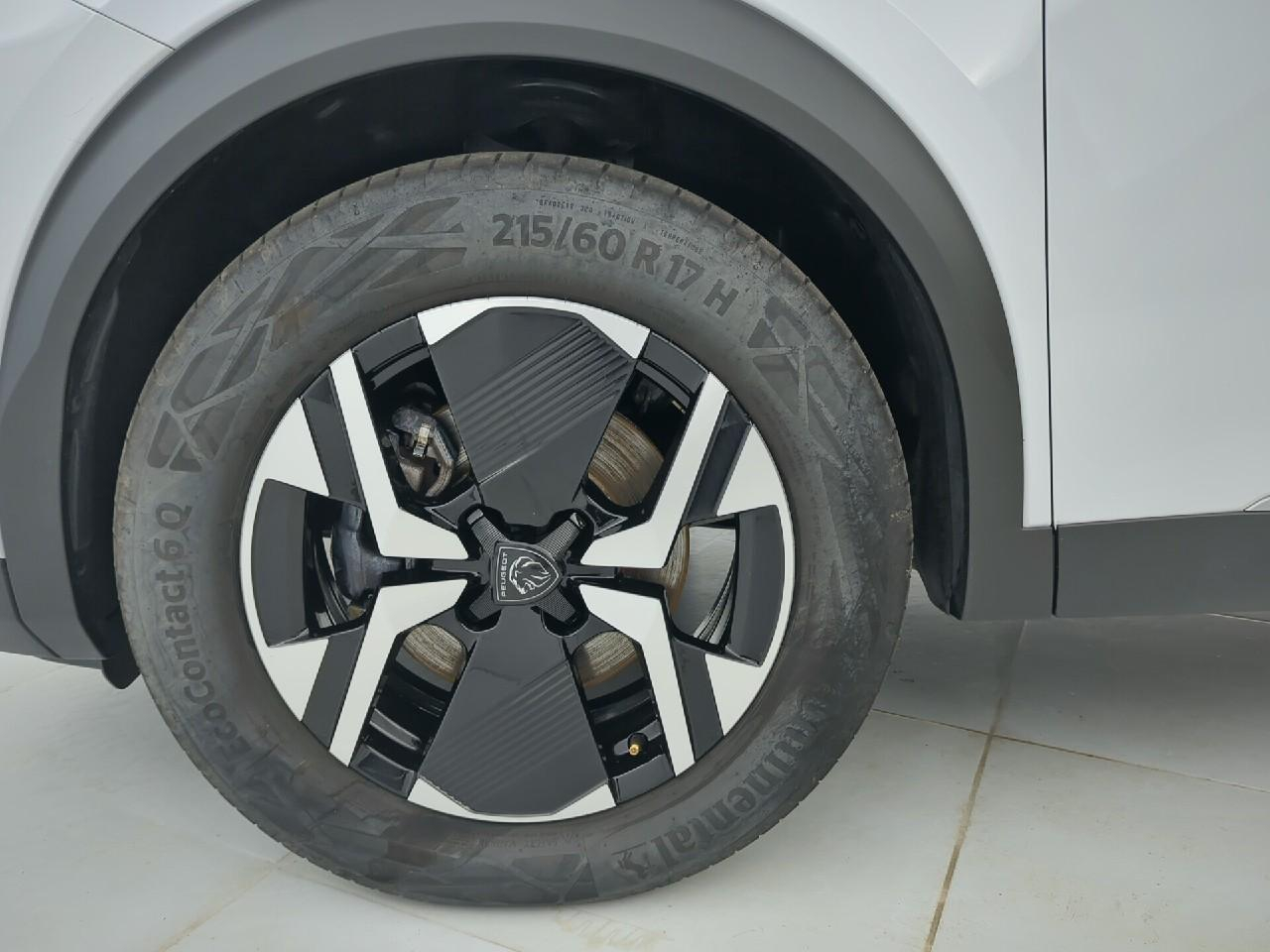 Peugeot 2008 hybrid 145 e-dcs6 allure — photo 29