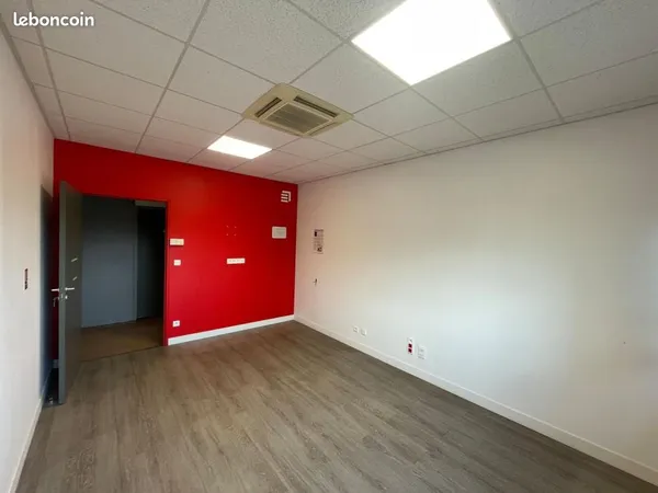 Bureaux 1 296 m²