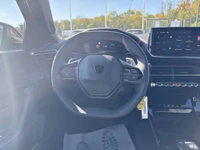Peugeot 2008 hybrid 145 e-dcs6 — photo 9