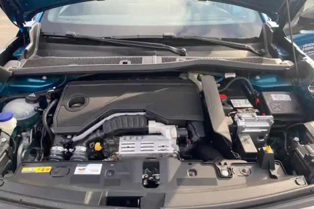 Peugeot 2008 hybrid 145 e-dcs6 — photo 38