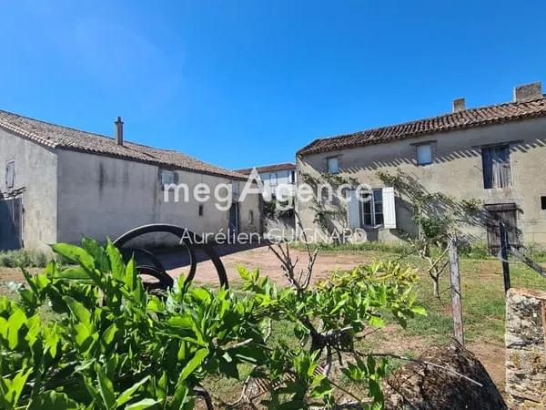 3 / 4 chambres, dépendances, terrain constructible