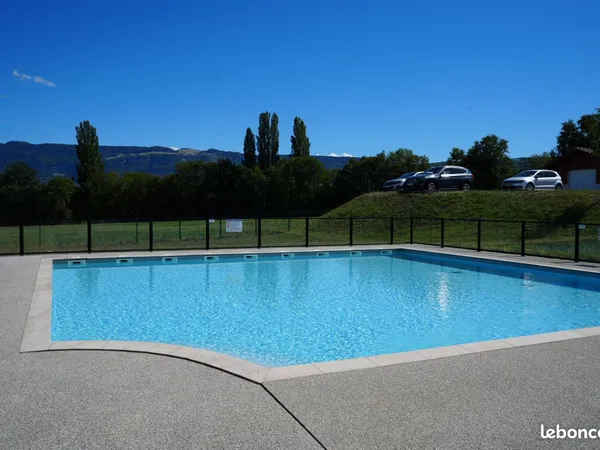 Maison meublée 3 chambres - jardin, piscine, garage, insert bois, proche Genève