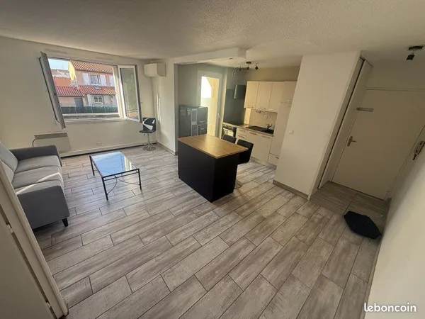 À vendre T2 avec balcon une place de parking