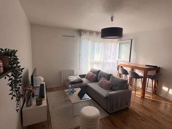 T2 de 42 m², DPE C, parking, face à parc - Saint-Denis, Porte de Paris - Libre à la vente