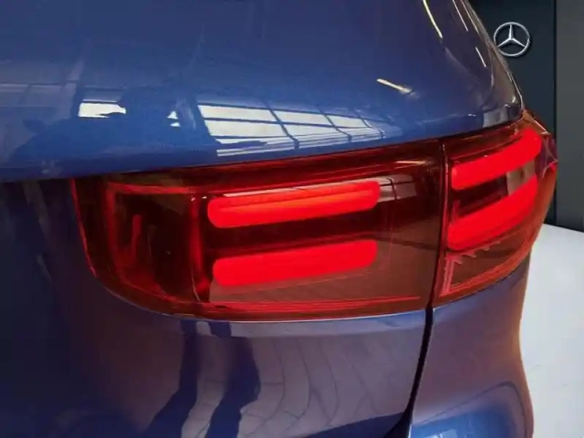 Mercedes Glb 200 d amg line — photo 19