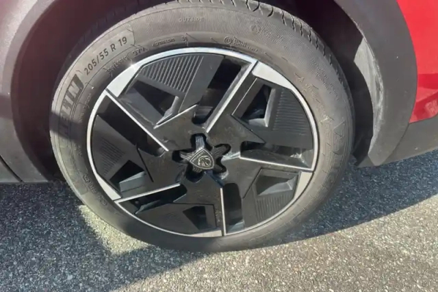 Peugeot 408 phev 225 e-eat8 — photo 12