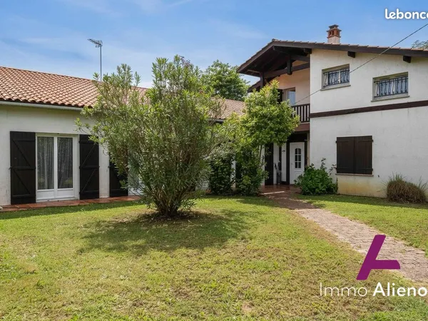 Maison 7 pièces 270 m²
