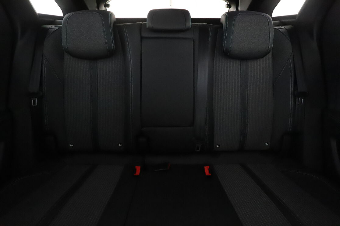 Peugeot 3008 1.2 PureTech Allure Pack EAT8 — photo 16