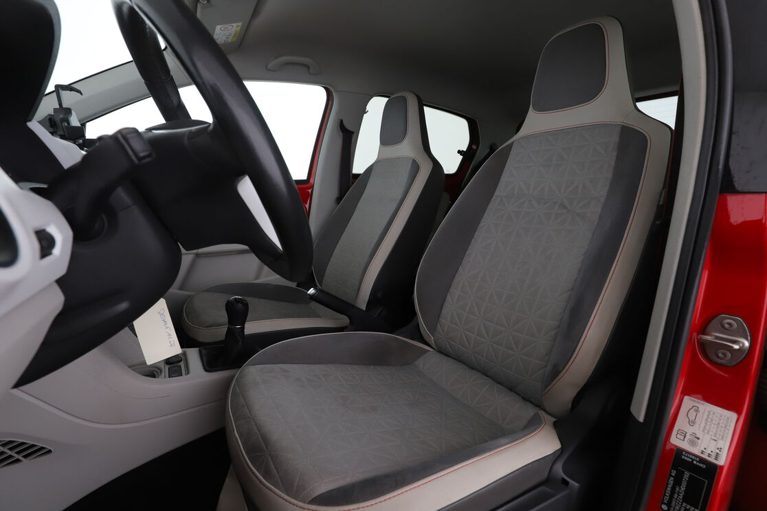 Volkswagen up! 1.0 Up! Beats Audio — photo 9