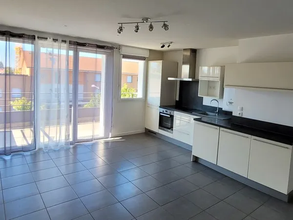 Appart récent basse conso avec terrasse et parking privé