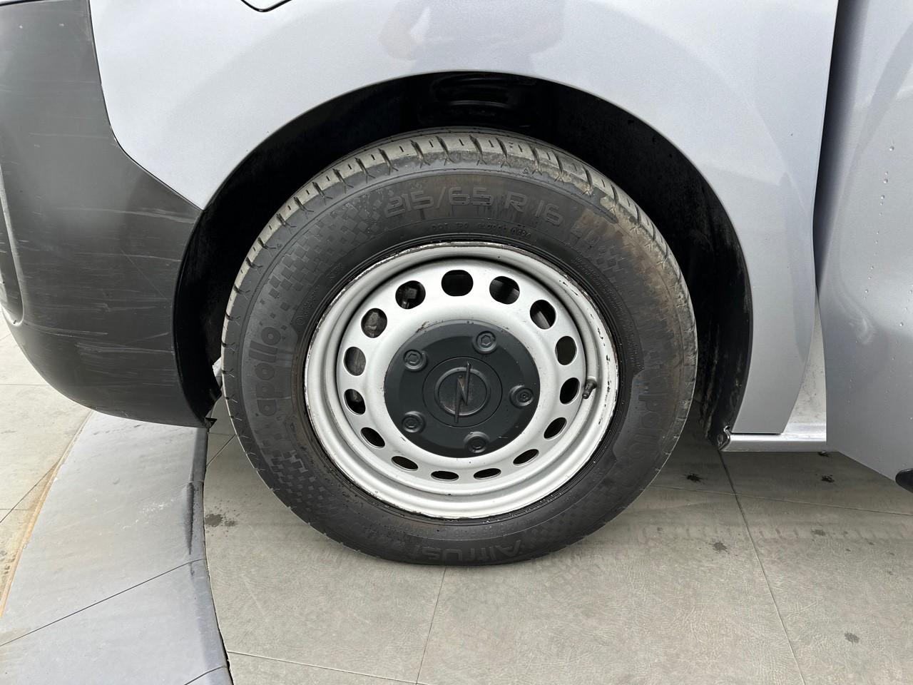 Opel Vivaro fourgon -e fgn l2 300 75 kwh pack clim — photo 14