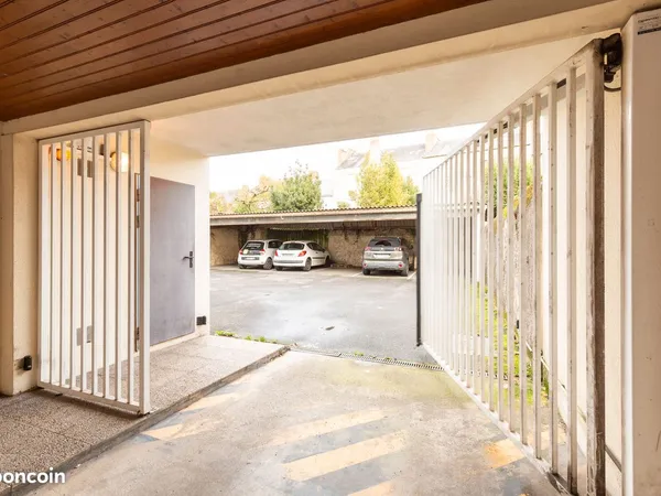 Nantes - Gare / Jardin des Plantes | Place de parking couverte et sécurisée