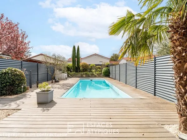Loft de caractère avec terrasses et piscine dans une ancienne usine