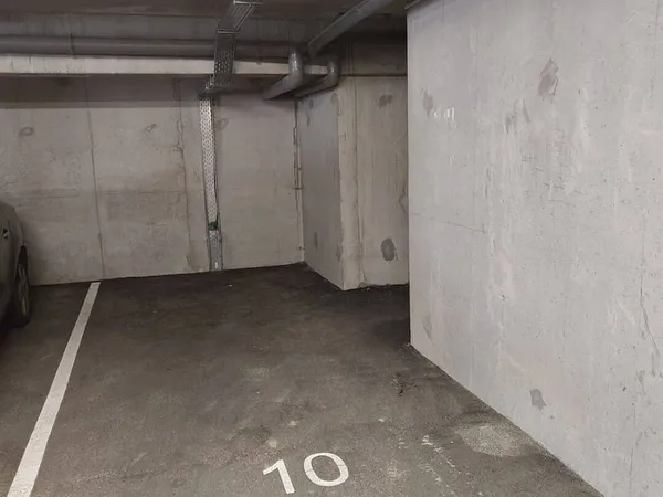 Parking 13 m²