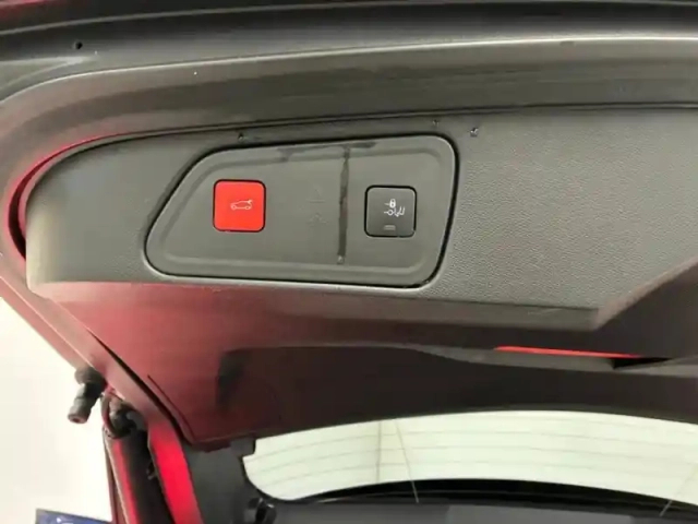 Peugeot 3008 hybrid 225ch gt line e-eat8 10cv — photo 11