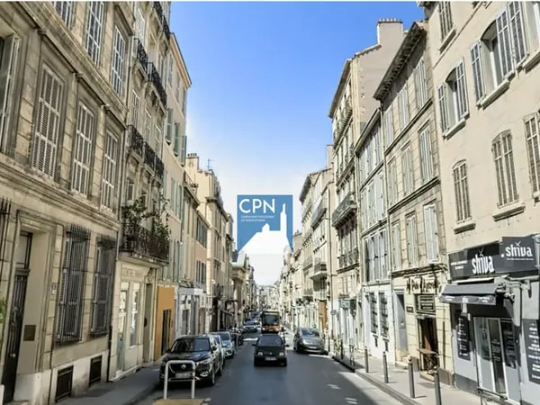 Local commercial 196 m²