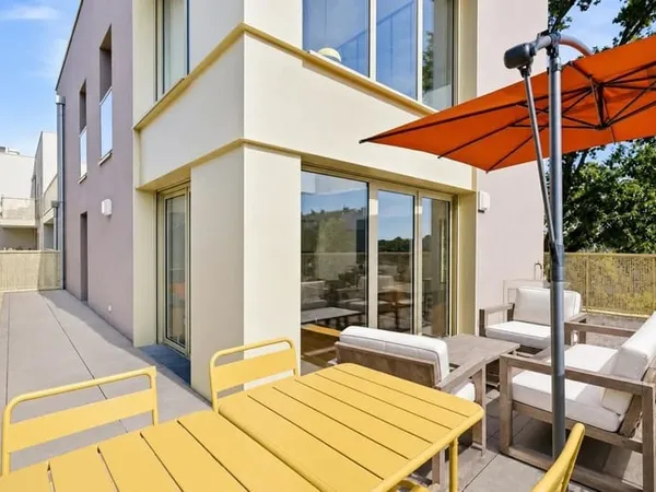 Duplex 5 pièces de 102 m² habitable et 102m² d'extérieur (balcon, terrasse et roof top) à Enghien-le