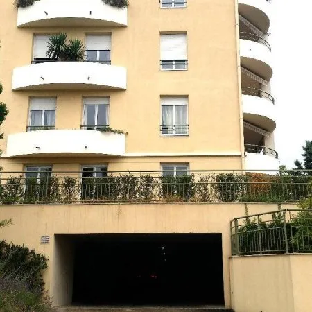Parking 12 m²