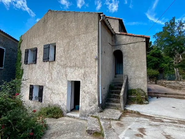 Maison de village en pierre à rénover - Renno (Poggio)