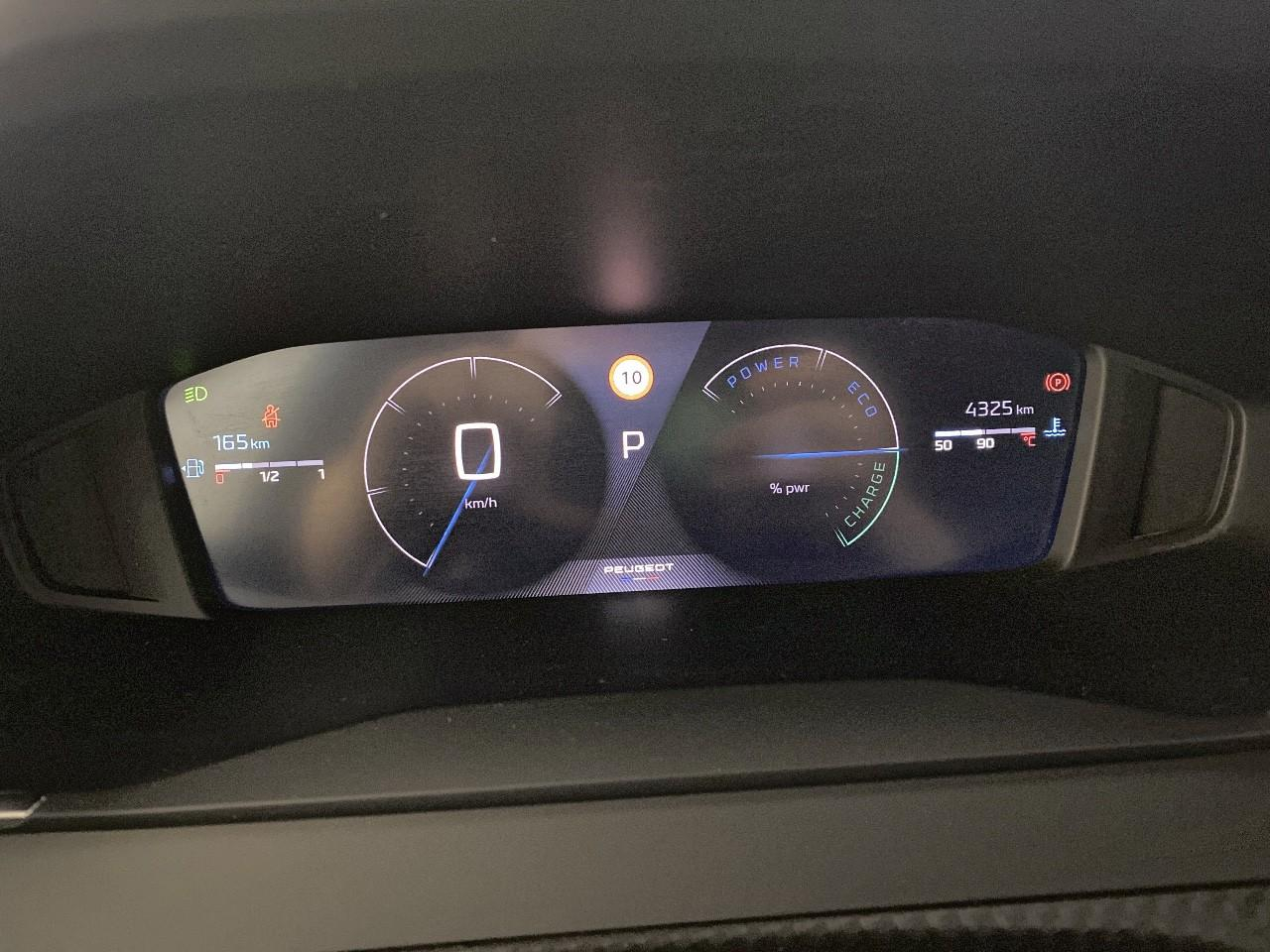 Peugeot 2008 hybrid 145 ch e-dcs6 allure — photo 13
