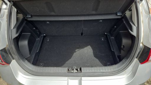Hyundai i20 1.2 i 84 - Initia – 2023 – 71801 km – Essence – Boîte Manuelle — photo 40