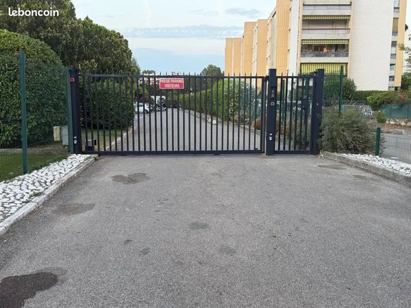 Garage à vendre - 12,5 m² - Résidence sécurisée