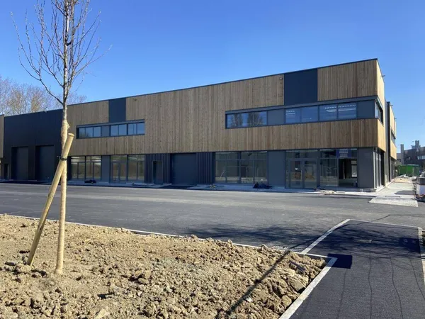 Local d'activité 1317 m²