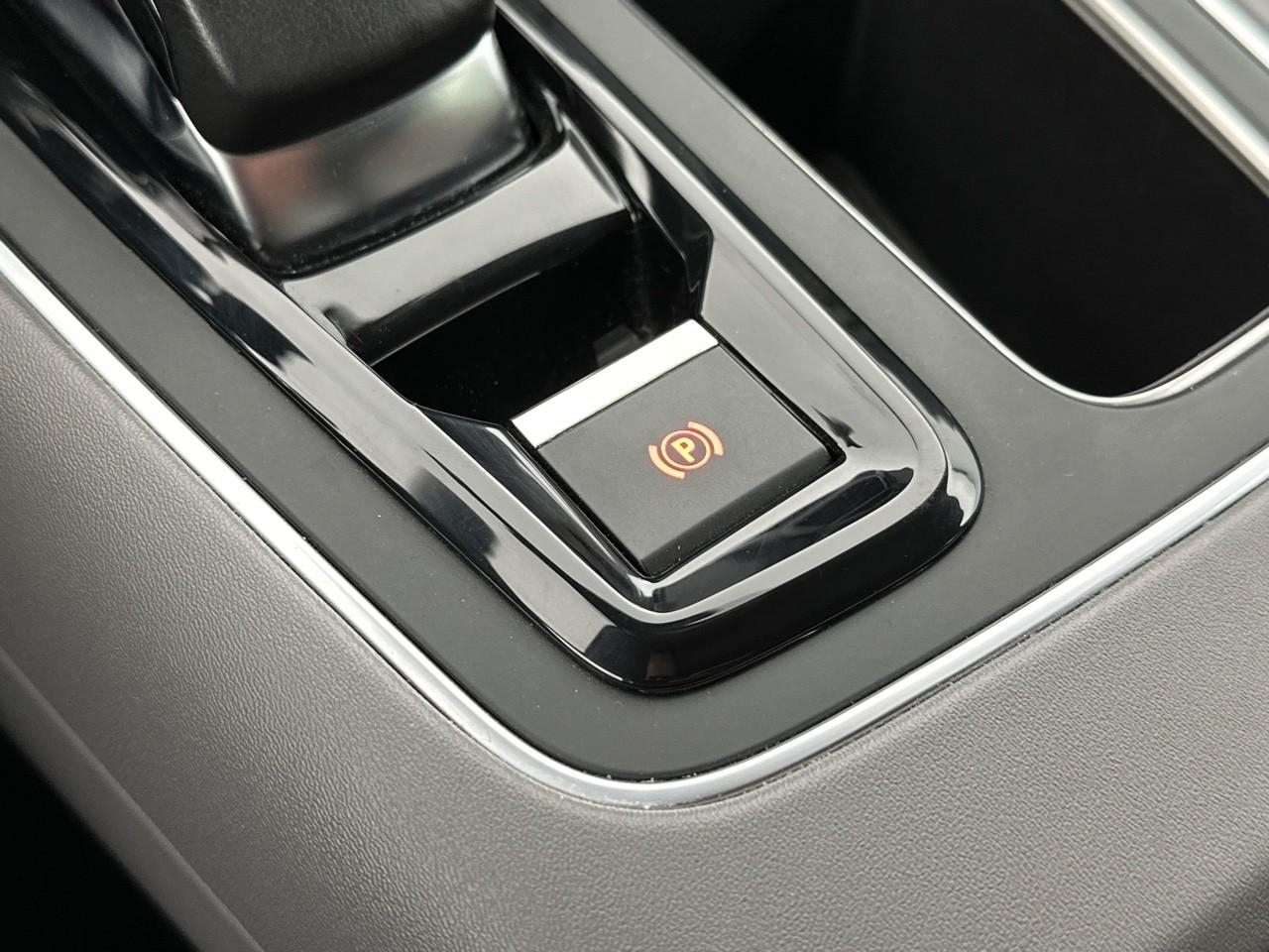 Citroën C5 Aircross hybride rechargeable 225 s&s e-eat8 c-series — photo 32