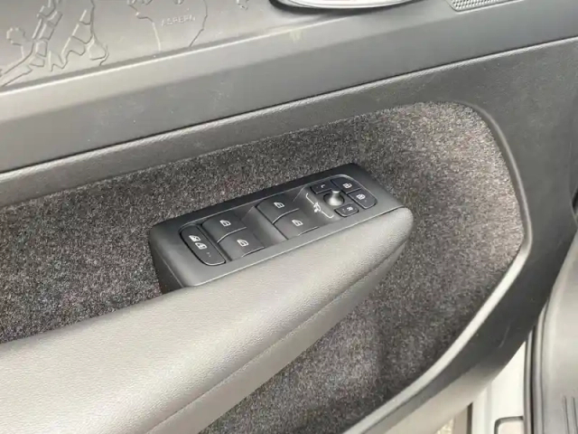 Volvo Xc40 recharge 238ch essential — photo 11