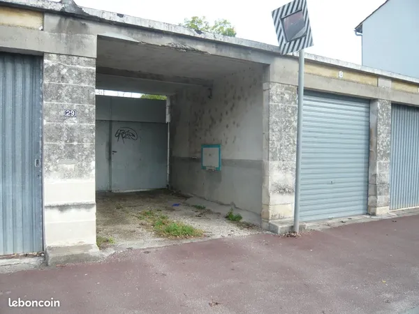 Location garage à saintes