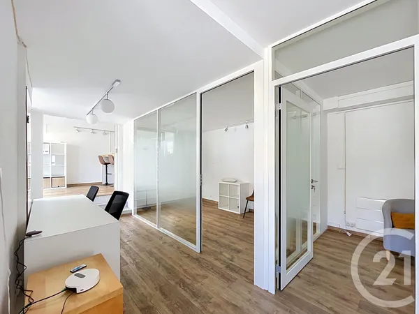 Bureaux 1 pièce 64 m²