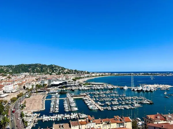 BANANE CROISETTE MUR 216M2