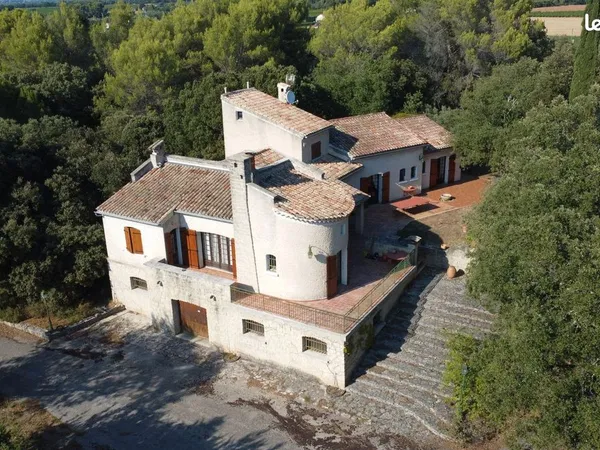 Maison 7 pièces 222 m²