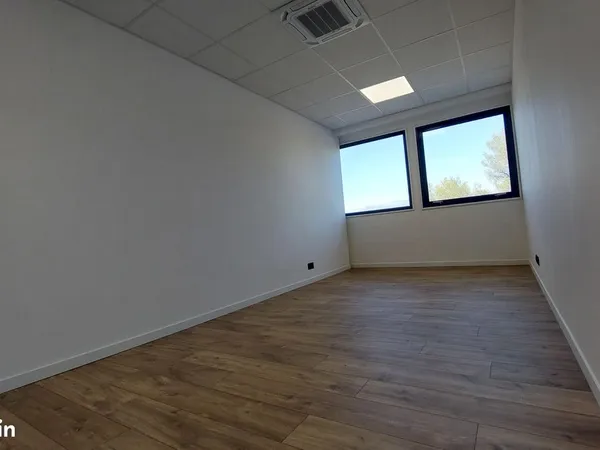 Location bureau 15 m2 - 06110 LE CANNET