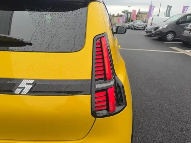 Renault 5 renault  e-tech electrique 10 ch autonomie confort — photo 22