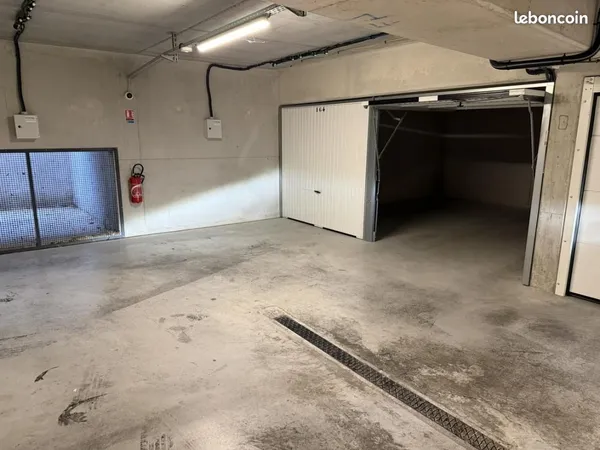 Garage/box 15 m² Marseille