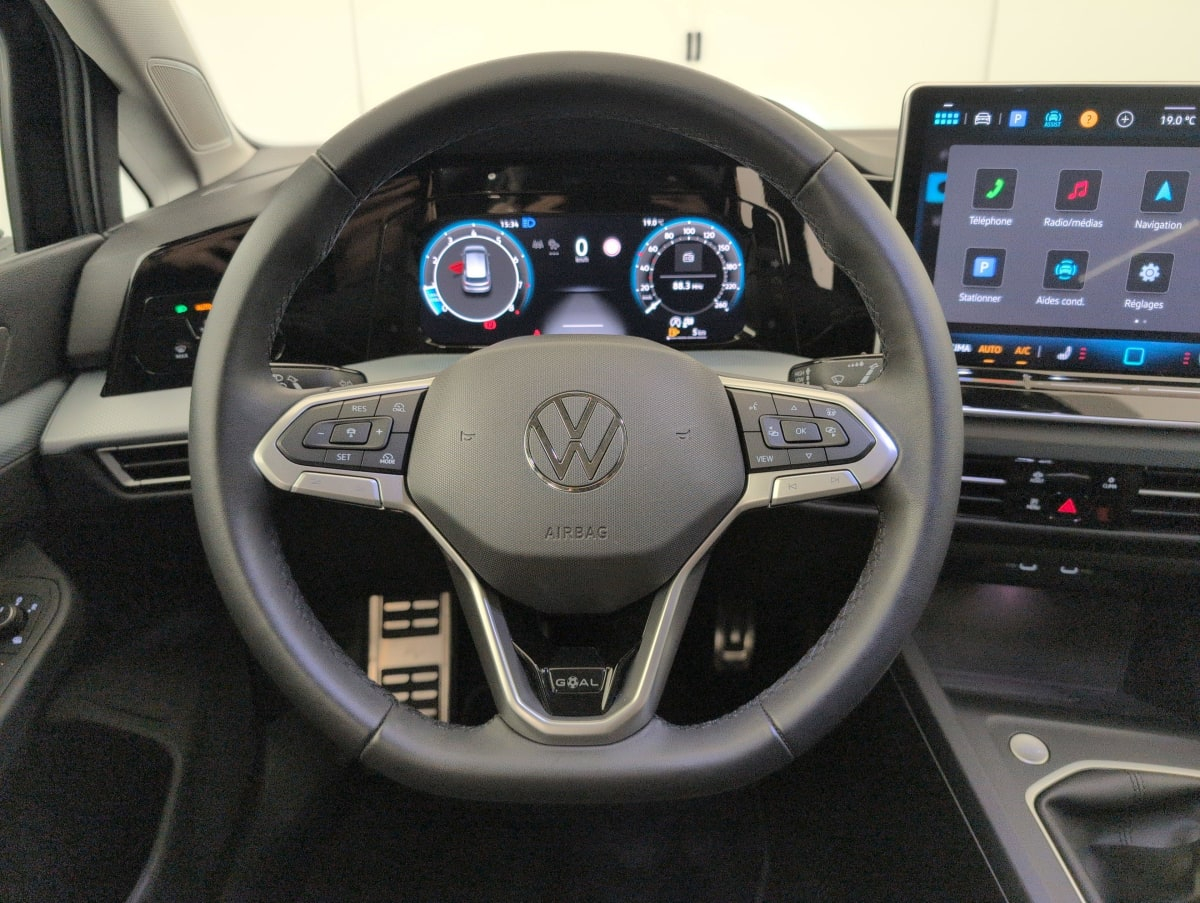 Volkswagen Golf 8 — photo 14