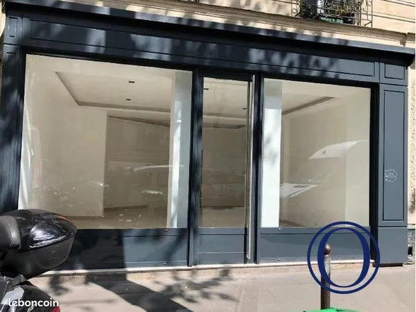 Local 62 m² Paris