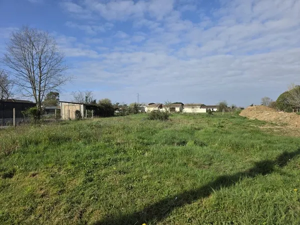 LATRESNE TERRAIN DE 833 M2 HORS LOTISSEMENT