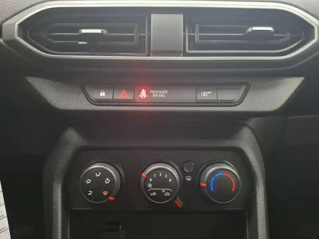 Dacia Sandero sce 65 — photo 38